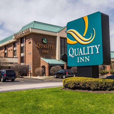 Quality Inn Schaumburg - Chicago Near The Mall Bagian luar foto