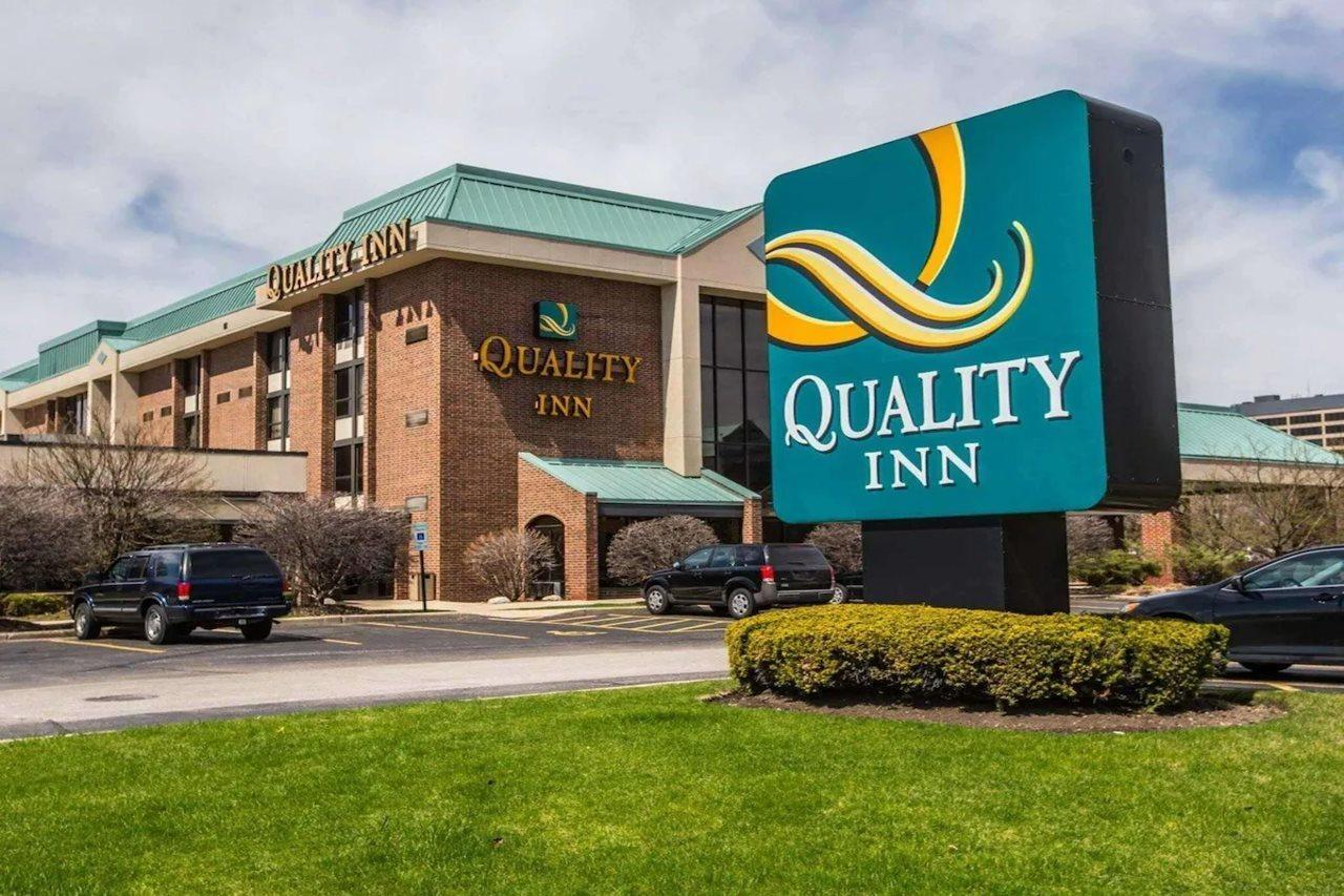 Quality Inn Schaumburg - Chicago Near The Mall Bagian luar foto